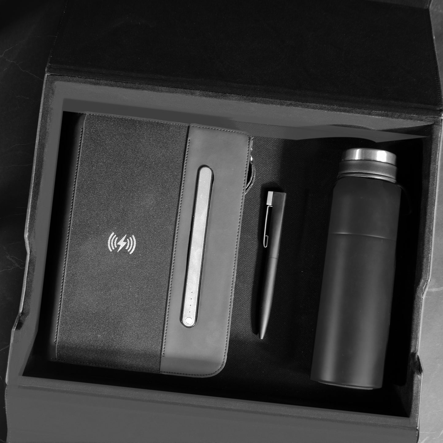 EXCLUSIVE BOX: Smart Notebook with Power Bank & Accessories